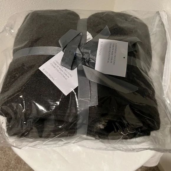 RH CASHMERE TWO-TONE THROW 96x80 CHARCOAL OATMEAL - Picture 2 of 3